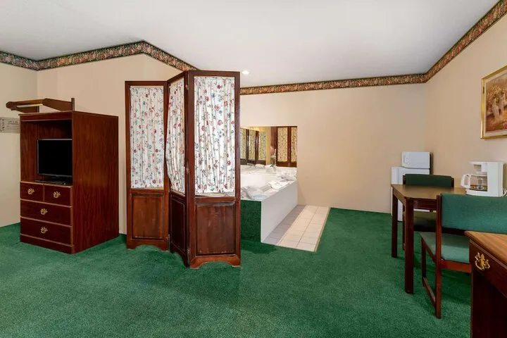 Room 5 of 27