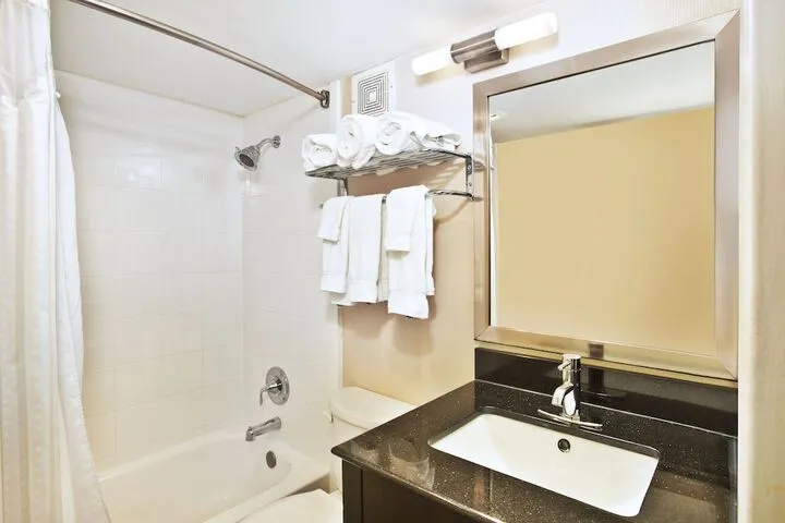 Room 3 of 32