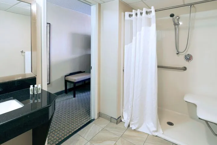 Room 4 of 32