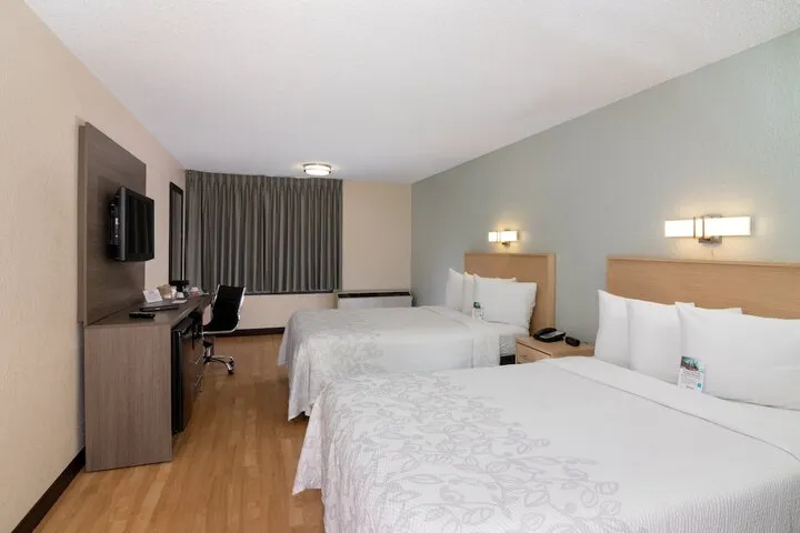Room 4 of 32