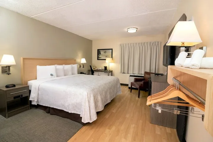 Room 5 of 32
