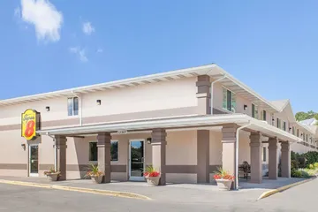 Super 8 by Wyndham Richlands / Claypool Hill Area