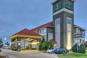 La Quinta Inn & Suites by Wyndham Tulsa Airpt / Expo Square