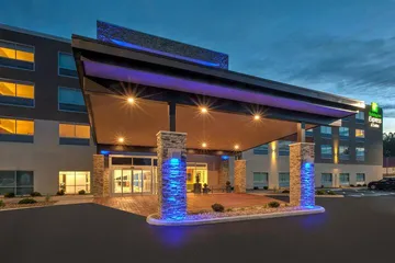 Holiday Inn Express & Suites Milan – Sandusky Area by IHG