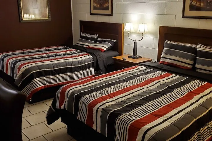 Room 4 of 9