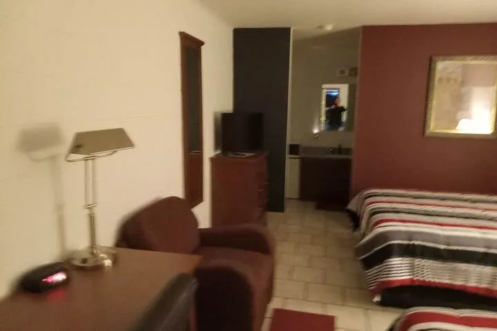 Room 5 of 9
