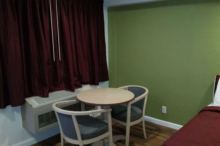 Room 5 of 15