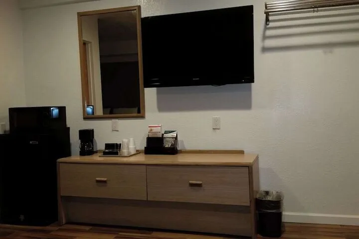 Room 4 of 15