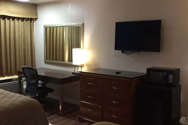 Room 3 of 40