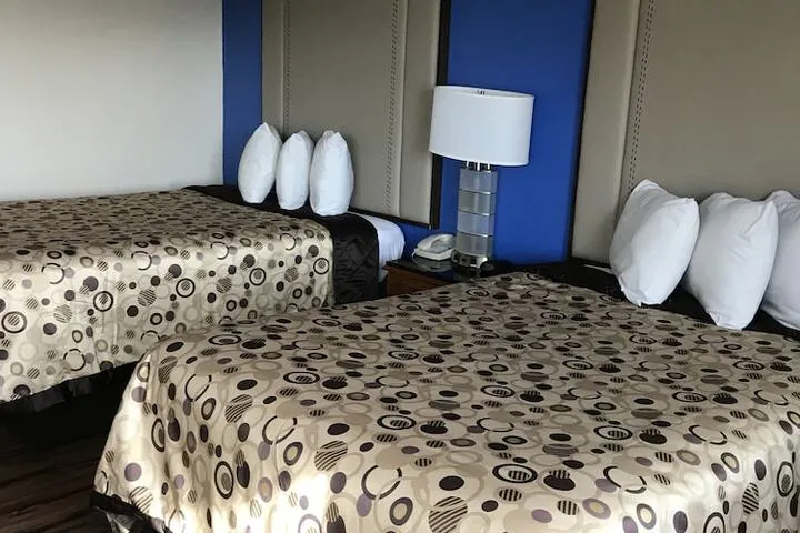 Room 4 of 40