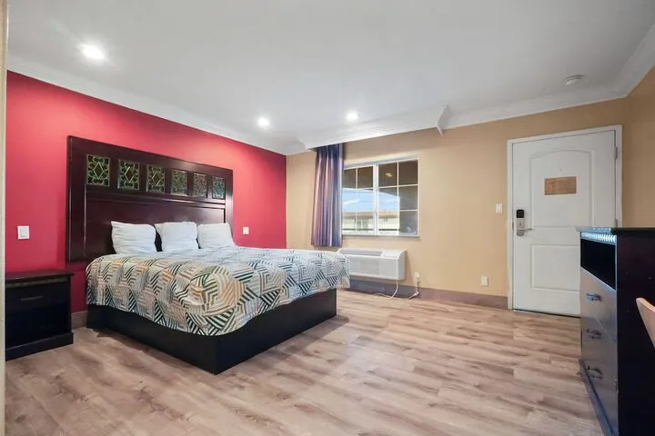 Room 4 of 14