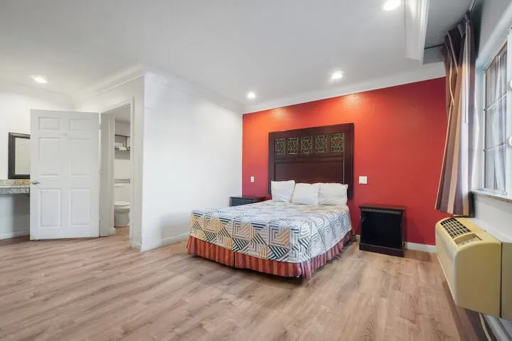 Room 5 of 14