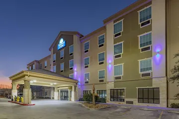 Days Inn & Suites by Wyndham San Antonio near Frost Bank Center