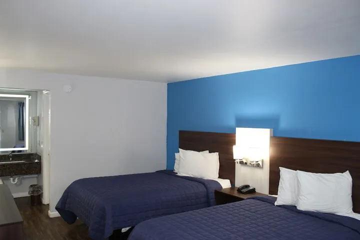 Room 4 of 38
