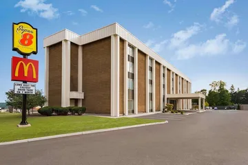 Super 8 by Wyndham Liverpool / Syracuse North Airport