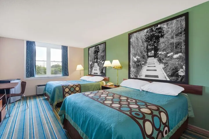 Room 4 of 13