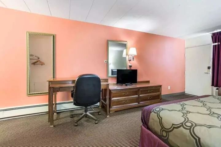 Room 4 of 19