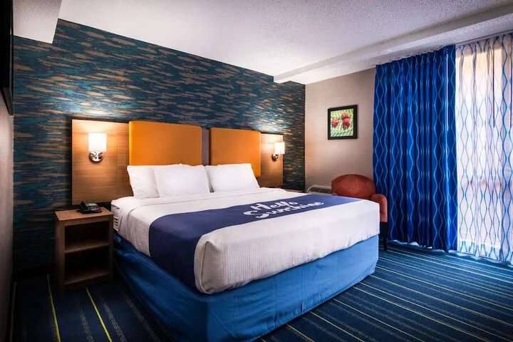 Room 4 of 18