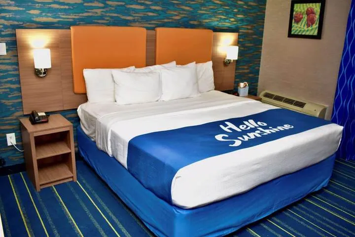 Room 5 of 18
