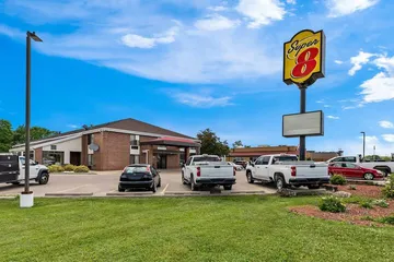 Super 8 by Wyndham Watertown WI