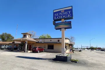 Sunset Lodge Elgin Near U.S. 290 by Hotel O