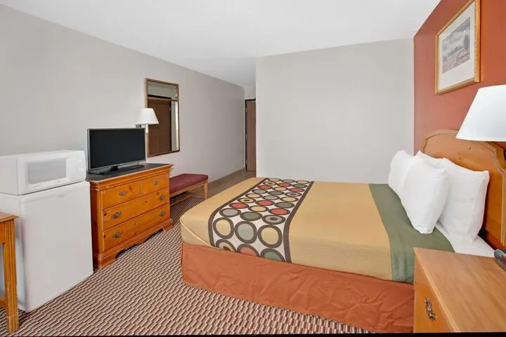 Room 5 of 18