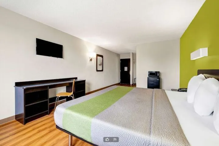 Room 3 of 25