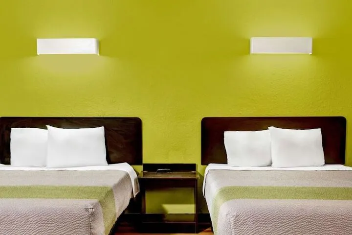 Room 4 of 25