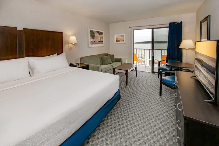 Room 5 of 40