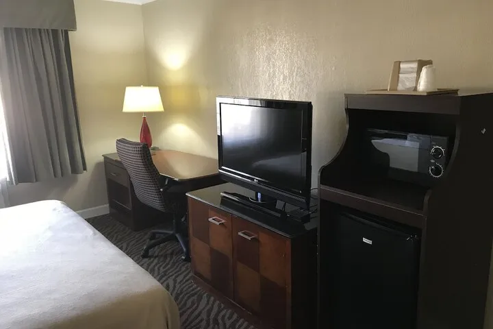 Room 4 of 55