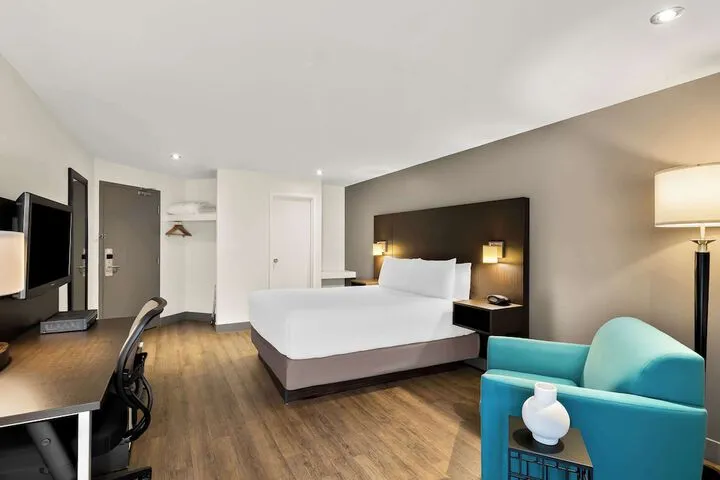 Room 5 of 43