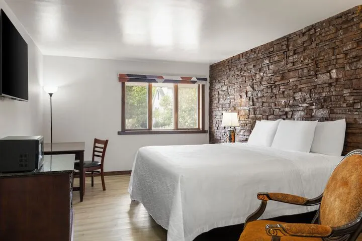 Room 4 of 17