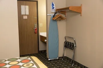Econo Lodge Canton North