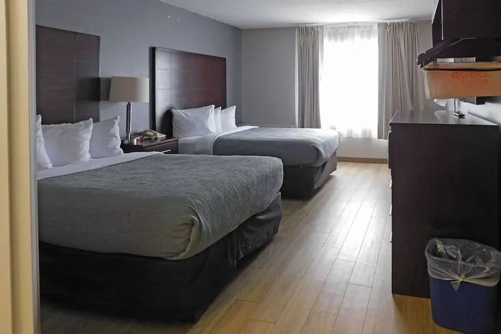 Room 5 of 16