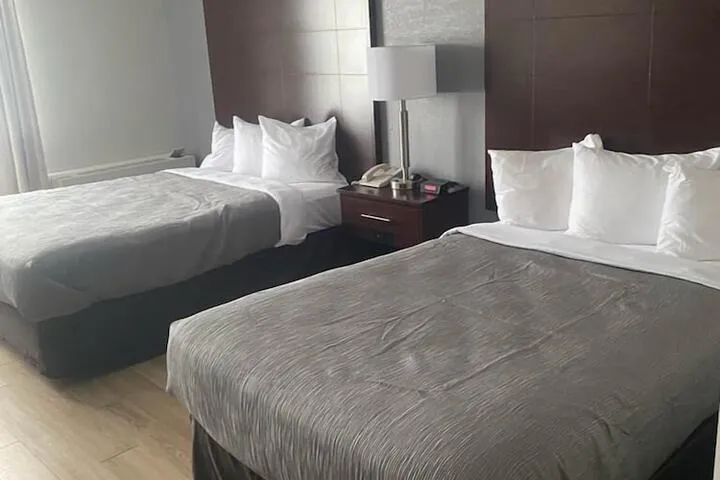 Room 4 of 16