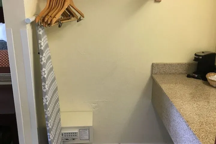 Room 5 of 25