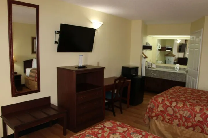 Room 4 of 15