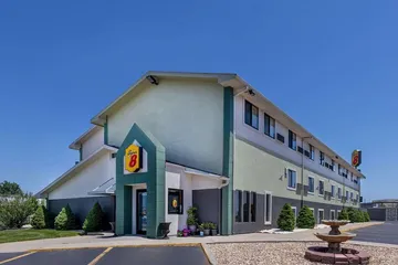 Super 8 by Wyndham Kansas City at Barry Road / Airport