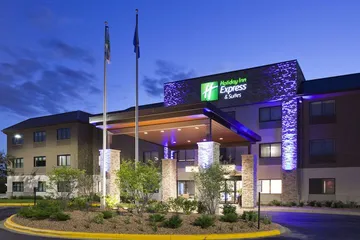Holiday Inn Express & Suites Minneapolis – West End by IHG