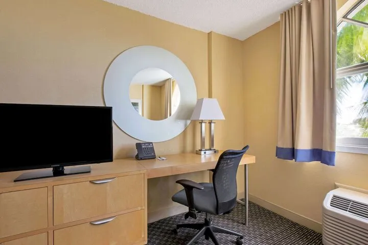 Room 5 of 30