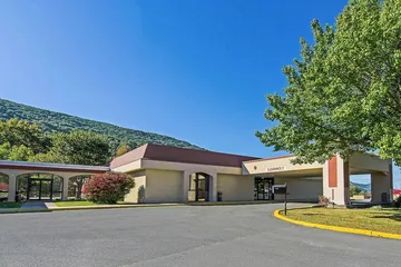 Econo Lodge Inn & Suites Norton - Wise South