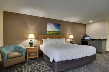 EverSpring Inn & Suites