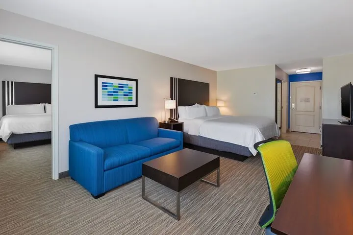 Room 3 of 44