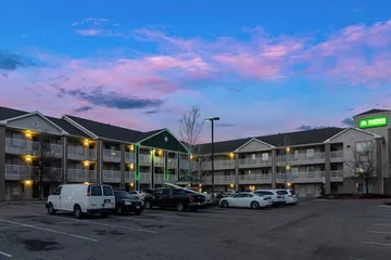 HomeTowne Studios by Red Roof Denver - Airport / Aurora