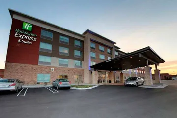Holiday Inn Express & Suites Detroit North - Roseville by IHG