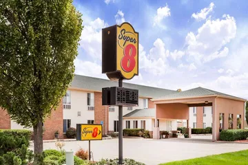 Super 8 by Wyndham Pekin / Peoria Area