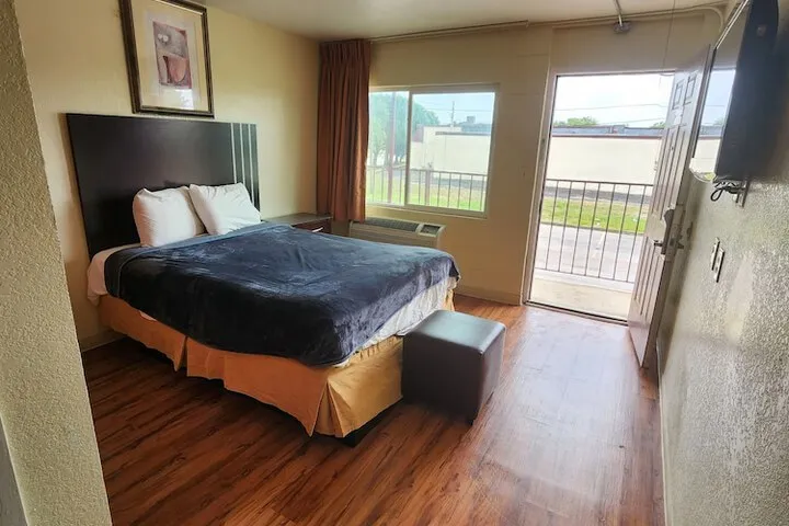 Room 3 of 7