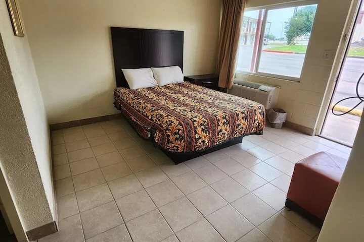 Room 2 of 7