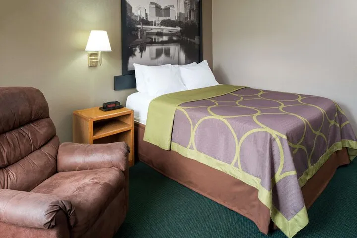 Room 5 of 15