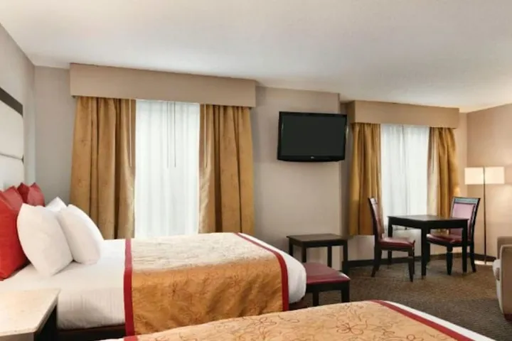 Room 4 of 12